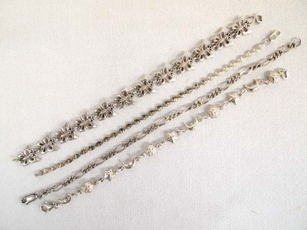 4 Sterling Silver Link Bracelets: 4 Sterling Silver Link Bracelets, longest measures 8'' end to end, 30.3g in total wt.