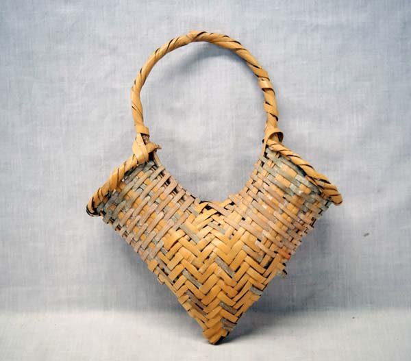 Native American Two Toned Cherokee Basket (1 of 2)