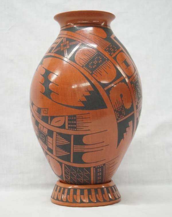 Stunning Mata Ortiz Geometric Jar by Luis Ortiz (1 of 3)