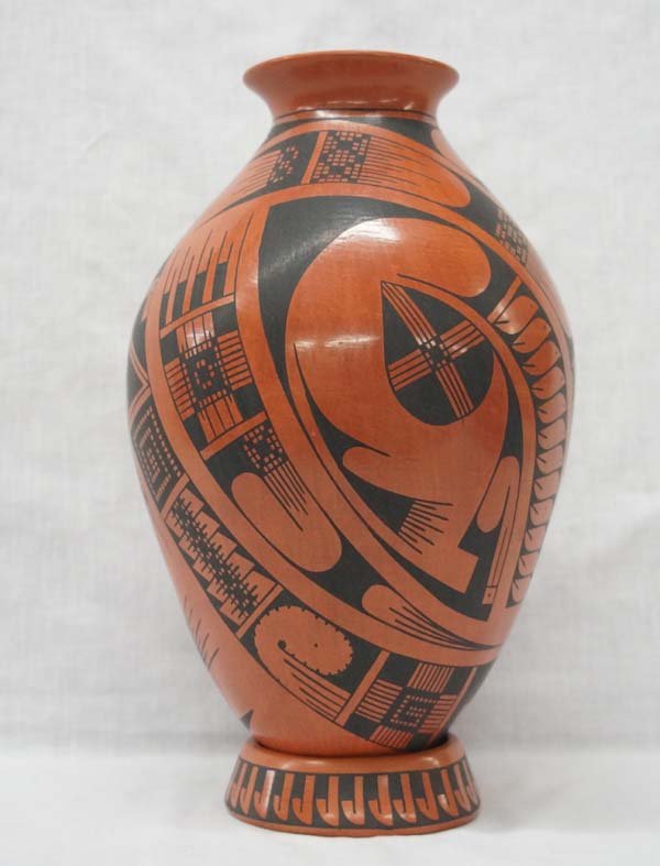 Mexican Mata Ortiz Pottery Jar by Luis Ortiz (1 of 3)