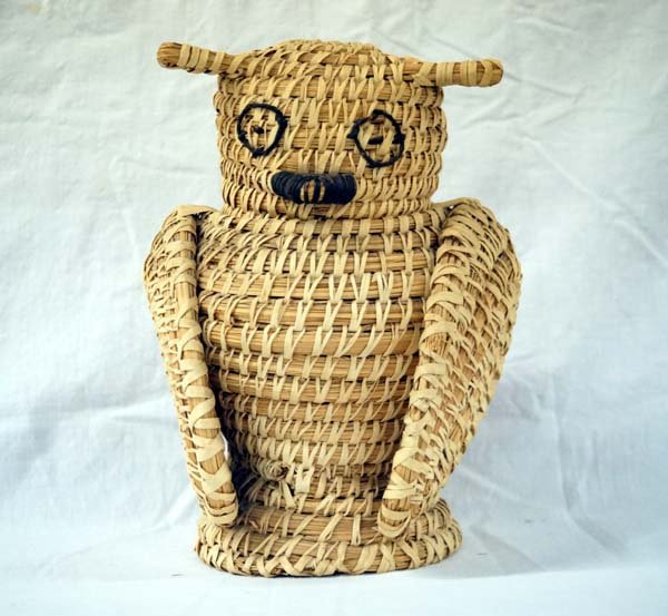 Native American Tohono O'odham Lidded Owl Basket (1 of 3)
