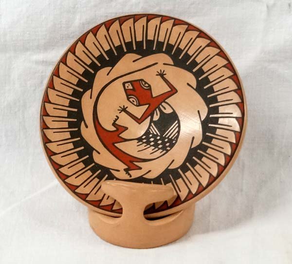 Mexican Mata Ortiz Pottery Lizard Plate on Stand (1 of 3)