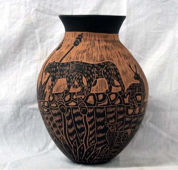 Mexican Mata Ortiz Sgraffito Jar by Luis Villa (1 of 3)