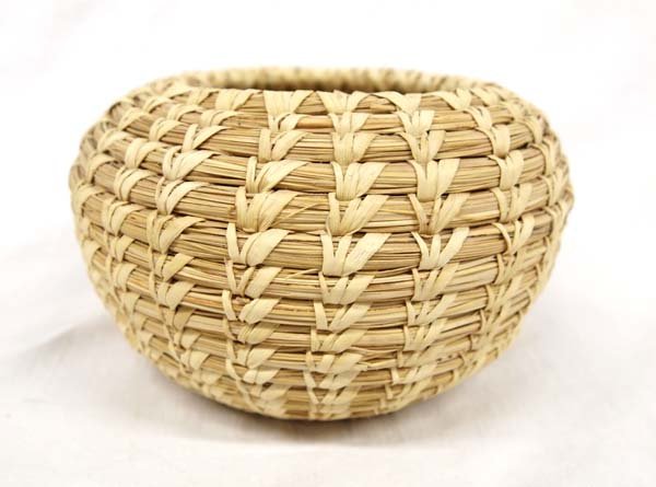 Tohono O'odham Split Stitch Pine Needle Basket: Native American Tohono O'odham Split Stitch Pine Needle Basket, measures 6.75''D x 4.75''H
