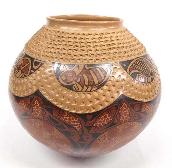 Mexican Mata Ortiz Polychrome Jar by D. Gonzalez (1 of 5)