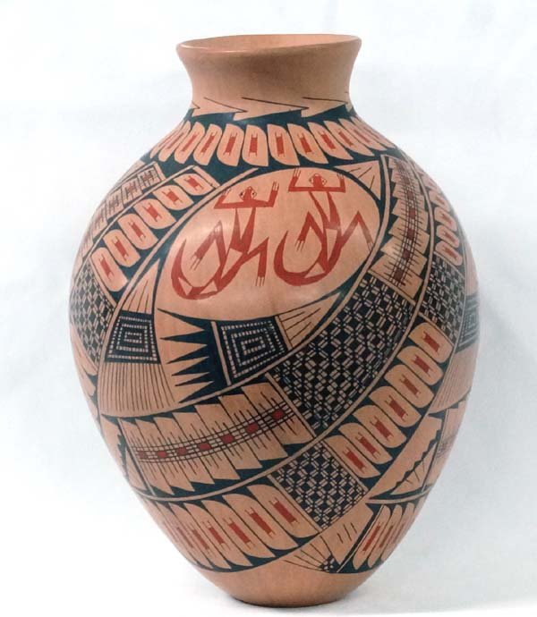 Mexican Mata Ortiz Geometric Lizard Jar by K Ortiz (1 of 3)