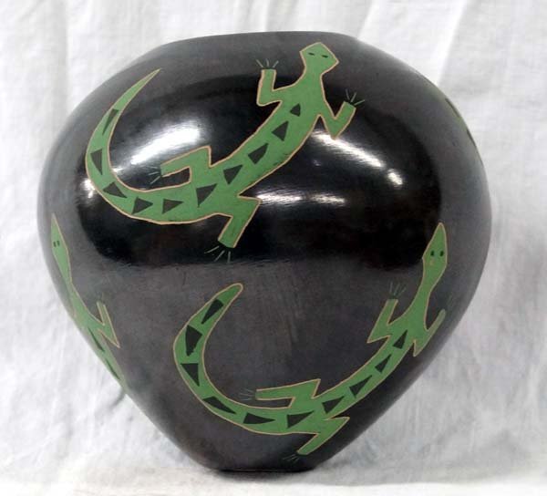 Mexican Mata Ortiz Lizard Seed Jar by Yoli Soto (1 of 3)