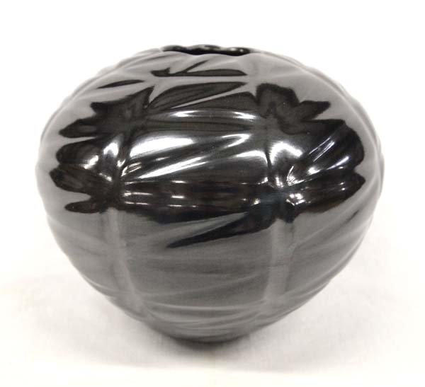Mexican Mata Ortiz Seed Jar by Mario Gonzalez: Gorgeous Mexican Mata Ortiz Seed Jar by Mario Gonzalez, highly burnished, gun metal finish, signed by artist and measures 7.5''H x 9''D, truly a work of art
