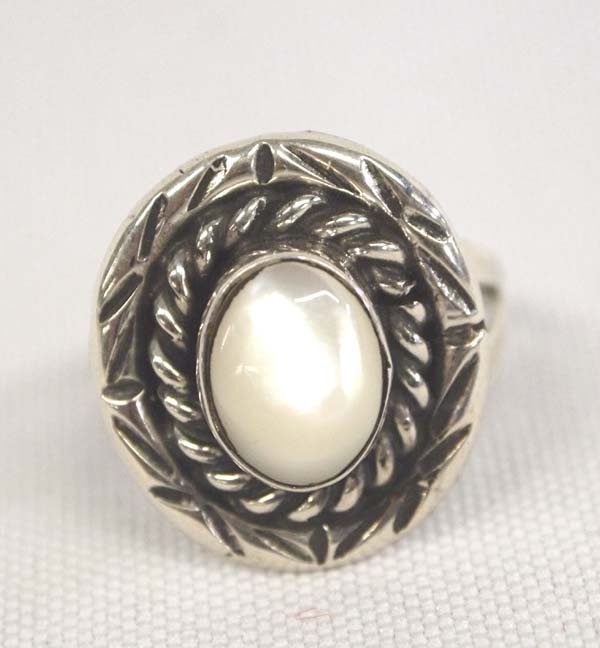 Navajo Sterling Mother of Pearl Ring, Size 8 (1 of 3)