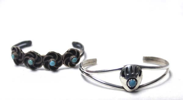 2 Native American Silver Child's Bracelets (1 of 2)