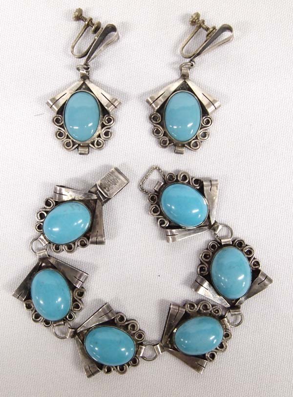 Mexican Sterling Bracelet and Screwback Earrings: Vintage Mexican Sterling Bracelet and Screwback Earrings, bracelet measures 8''L x 1.25''W and earrings measure 2''L x 1''W, hallmarked Reygo .925 Mexico, 45.46g in total wt.