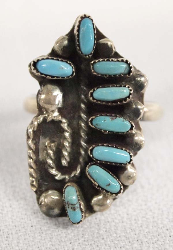Zuni Sterling Petit Point Turquoise Ring, Size 5 (1 of 3)