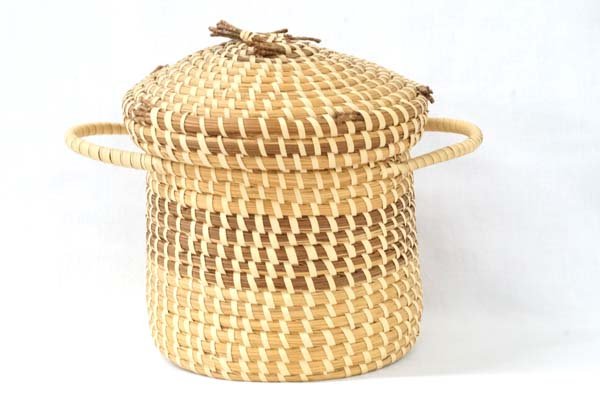 Native American Tohono O'odham Lidded Basket (1 of 3)
