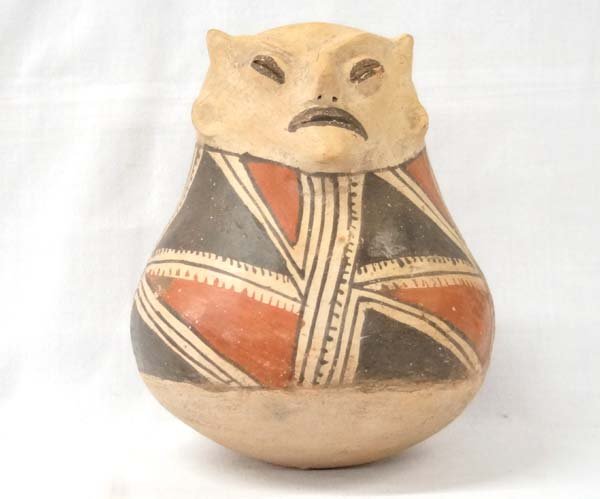 1960 Mexican Casas Grandes Effigy Pottery Jar: 1960 Mexican Casas Grandes Effigy Pottery Jar, measures 6'' x 8''