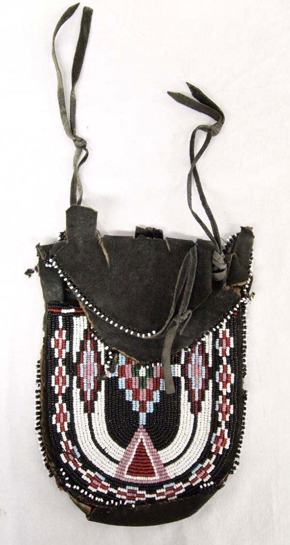 Native American Sioux Beaded Leather Medicine Bag (1 of 3)