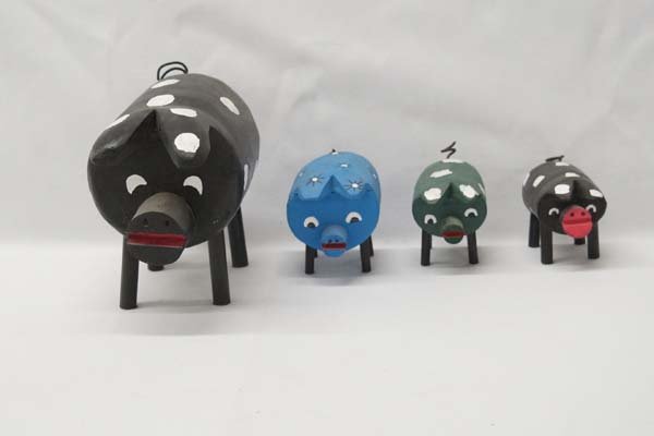 4 Navajo Hand Carved Wood Folk Art Pigs (1 of 3)