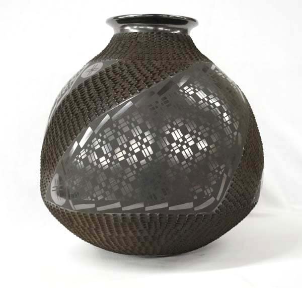 Large Mata Ortiz Eye Dazzler Olla by G. Sandoval (1 of 3)