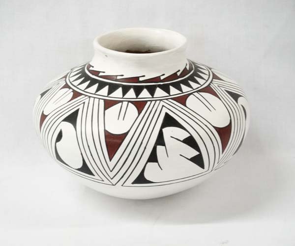 Mexican Mata Ortiz Polychrome Jar by L. Ontiveros (1 of 3)