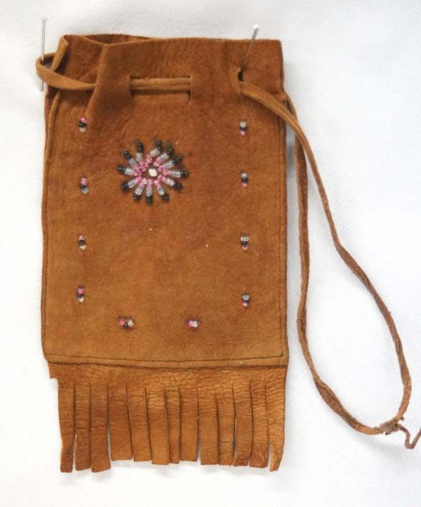 Native American Plains Indian Beaded Medicine Bag (1 of 3)