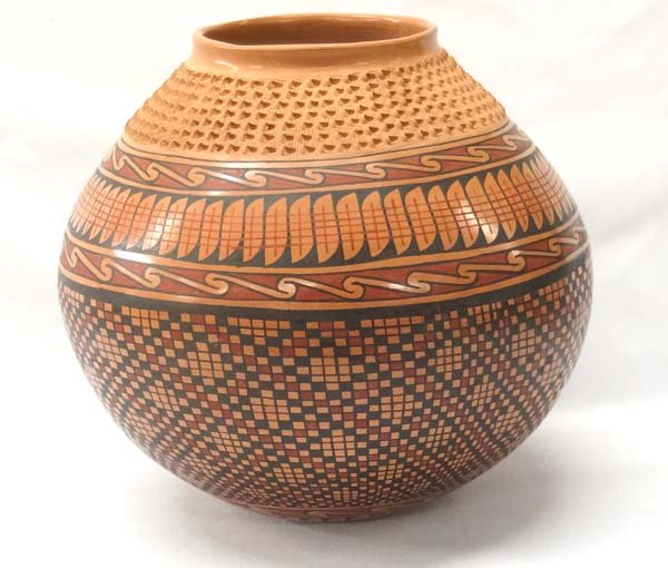 Mexican Mata Ortiz Eye Dazzler Jar by D. Gonzalez (1 of 3)