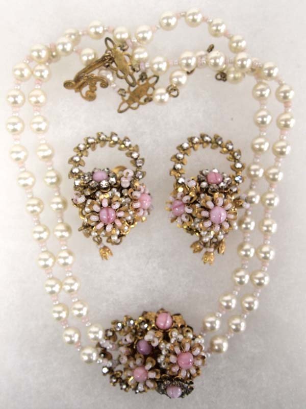 Manning Estate Pearl Choker and Clip On Earrings: Manning Estate Pearl Choker and Clip On Earrings, choker measures 13'' end to end