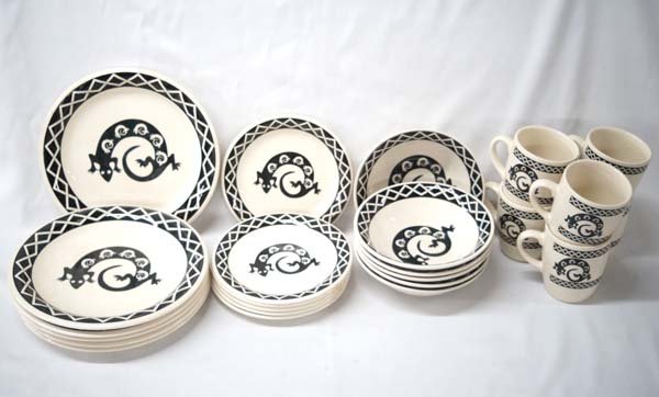 Mimbres Lizard Ceramic Service for 6 (1 of 4)