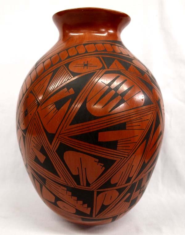 Mexican Mata Ortiz Geometric Jar by H. Quezada, Jr (1 of 5)