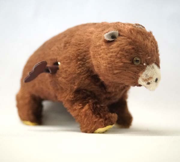 Vintage 1940 Japanese Wind Up Walking Bear (1 of 4)