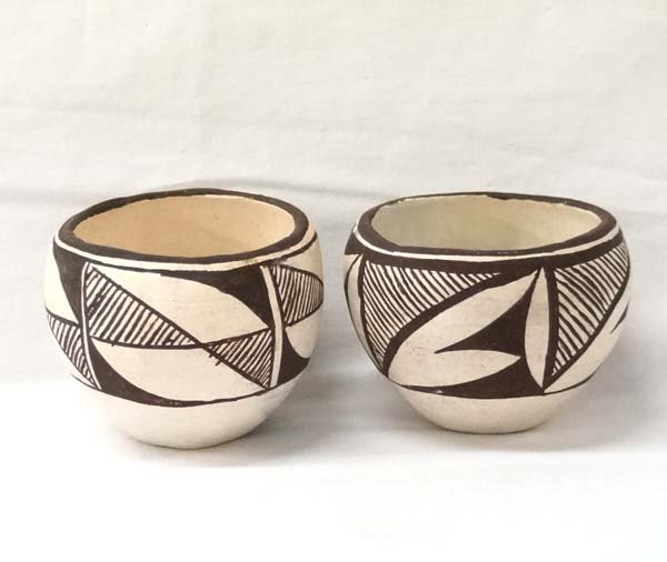 2 Vintage Native American Acoma Pottery Jars (1 of 3)