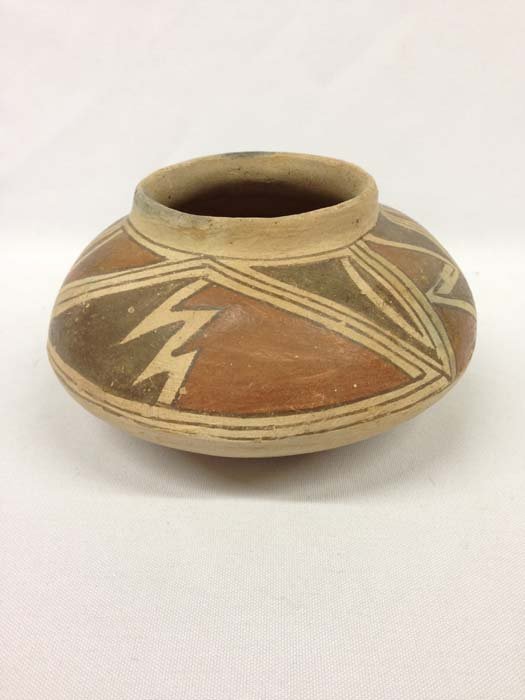 Vintage Casas Grandes Jar by Olivia Lopez Quezada: Vintage Casas Grandes Mata Ortiz Jar by Olivia Lopez Quezada, measures 5.25'' x 3''H, signed by artist, Olivia is the daughter of Juan Quezada's sister Reynalda