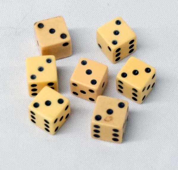 7 Antique Bone Dice: 7 Antique Bone Dice