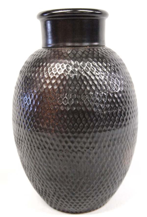 Bitossi Italian Pottery Vase: Bitossi Italian Pottery Vase, measures 7'' x 9'', hallmarked