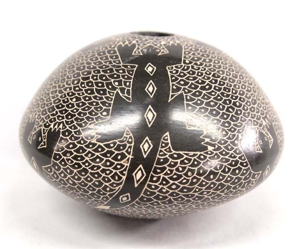 Mata Ortiz Sgraffito Lizard Seed Jar by H. Ledezma (1 of 4)