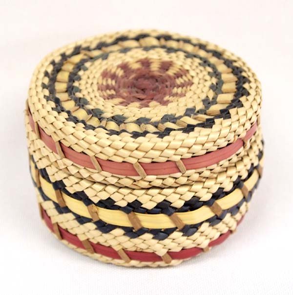 Native American Makah Lidded Basket (1 of 3)