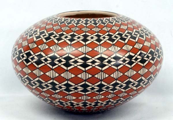 Mexican Mata Ortiz Eye Dazzler Jar by A. Ledezma (1 of 2)