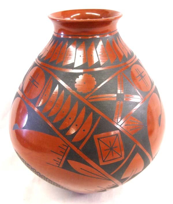 Mexican Mata Ortiz Geometric Jar by Cande Olivas (1 of 5)