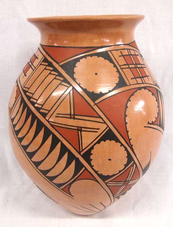 Mexican Mata Ortiz Geometric Jar by Luis Ortiz (1 of 5)