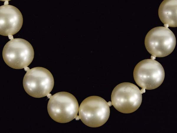 Vintage Pearl Choker Necklace: Vintage Estate Pearl Choker Necklace, hand knotted, measures 16''L end to end