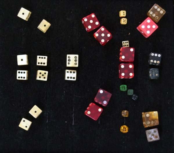 Colection of Antique & Vintage Dice: Colection of Antique & Vintage Dice. Varing sizes with 10 wooden Dice.