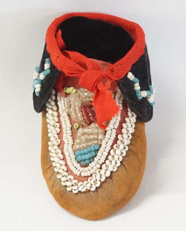 Iroquois Fully Beaded Single Mocassin (1 of 3)