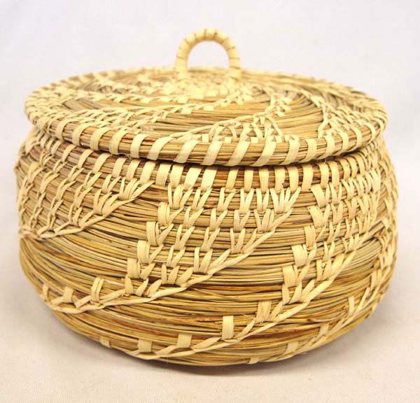 Native American Tohono O'odham Lidded Basket (1 of 4)