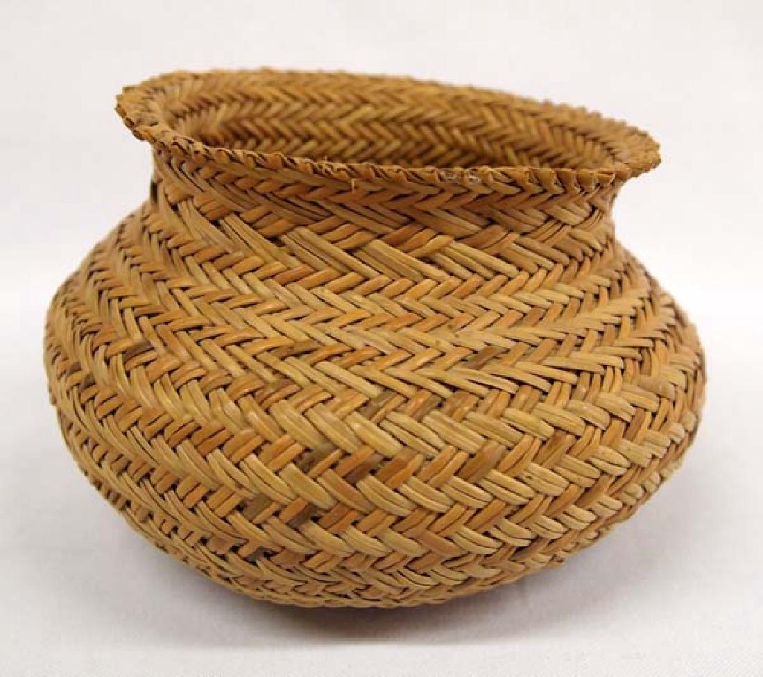 Native American Choctaw Basket (1 of 3)
