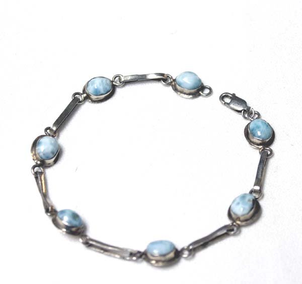 Sterling Silver and Sodalite Link Bracelet: Sterling Silver and Sodalite Link Bracelet, measures 7''L x 1/8''W, 7.68g in total wt.