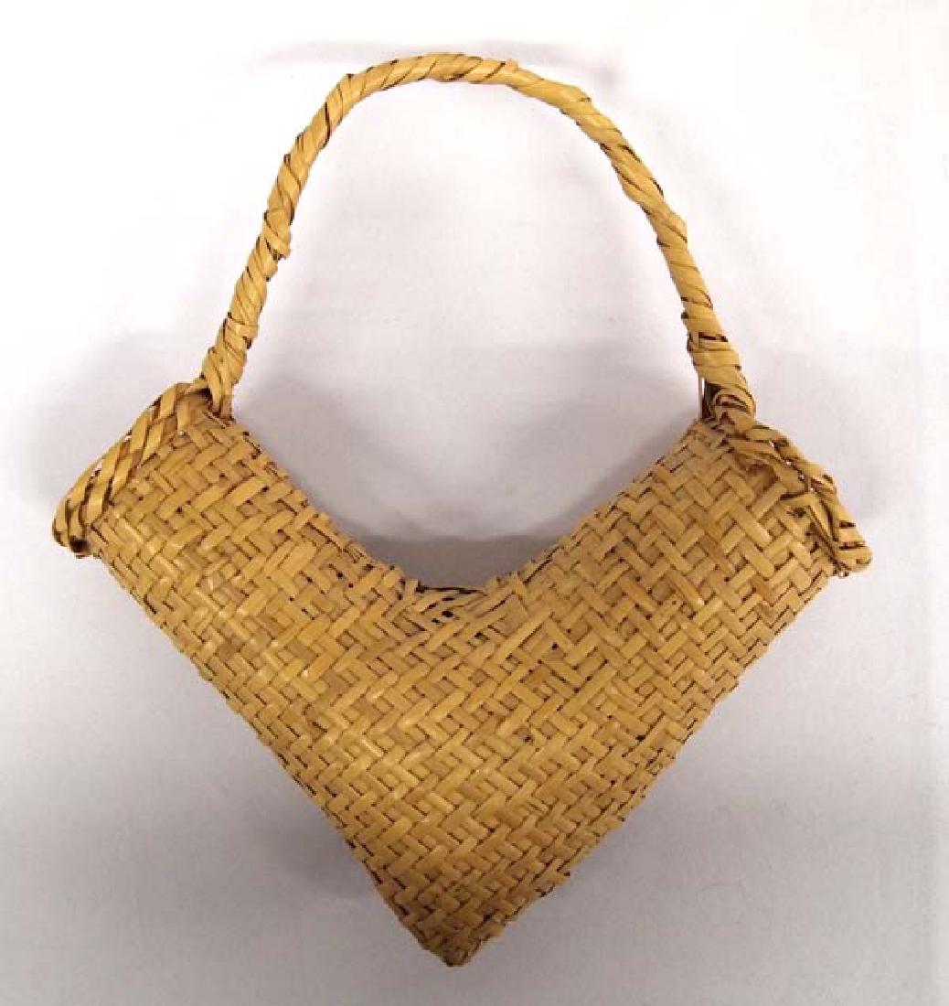 Vintage Choctaw River Cane V Basket (1 of 4)