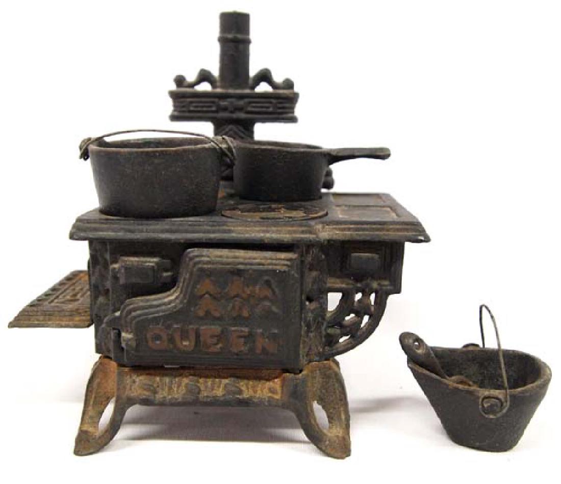 Rare Queen Cast Iron Toy Stove Salesman Sampler (1 of 4)