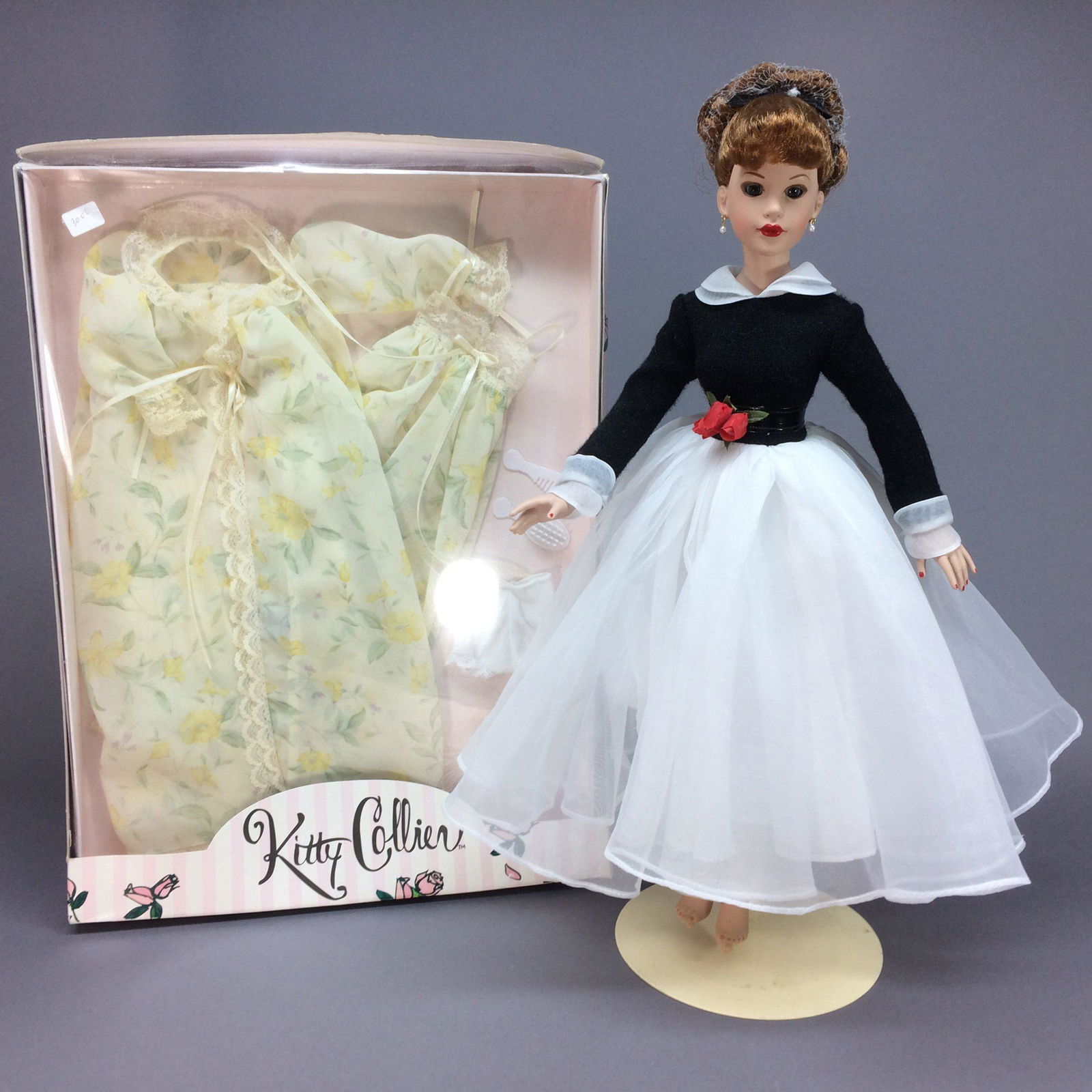 Tonner 18” Kitty Collier Doll & Boxed Outfit (1 of 12)