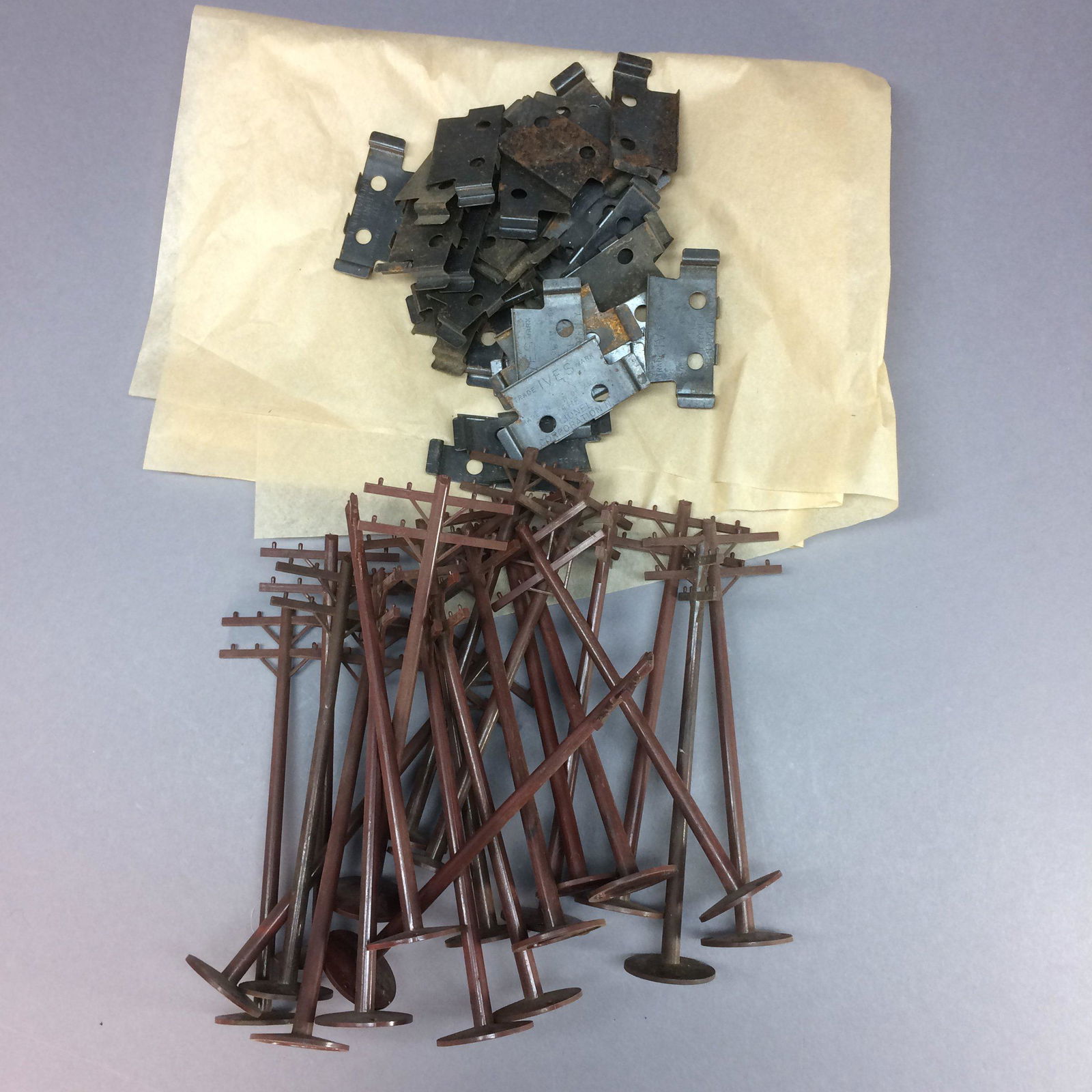 O Gauge Model RR Telephone Poles & Track Clips (1 of 4)