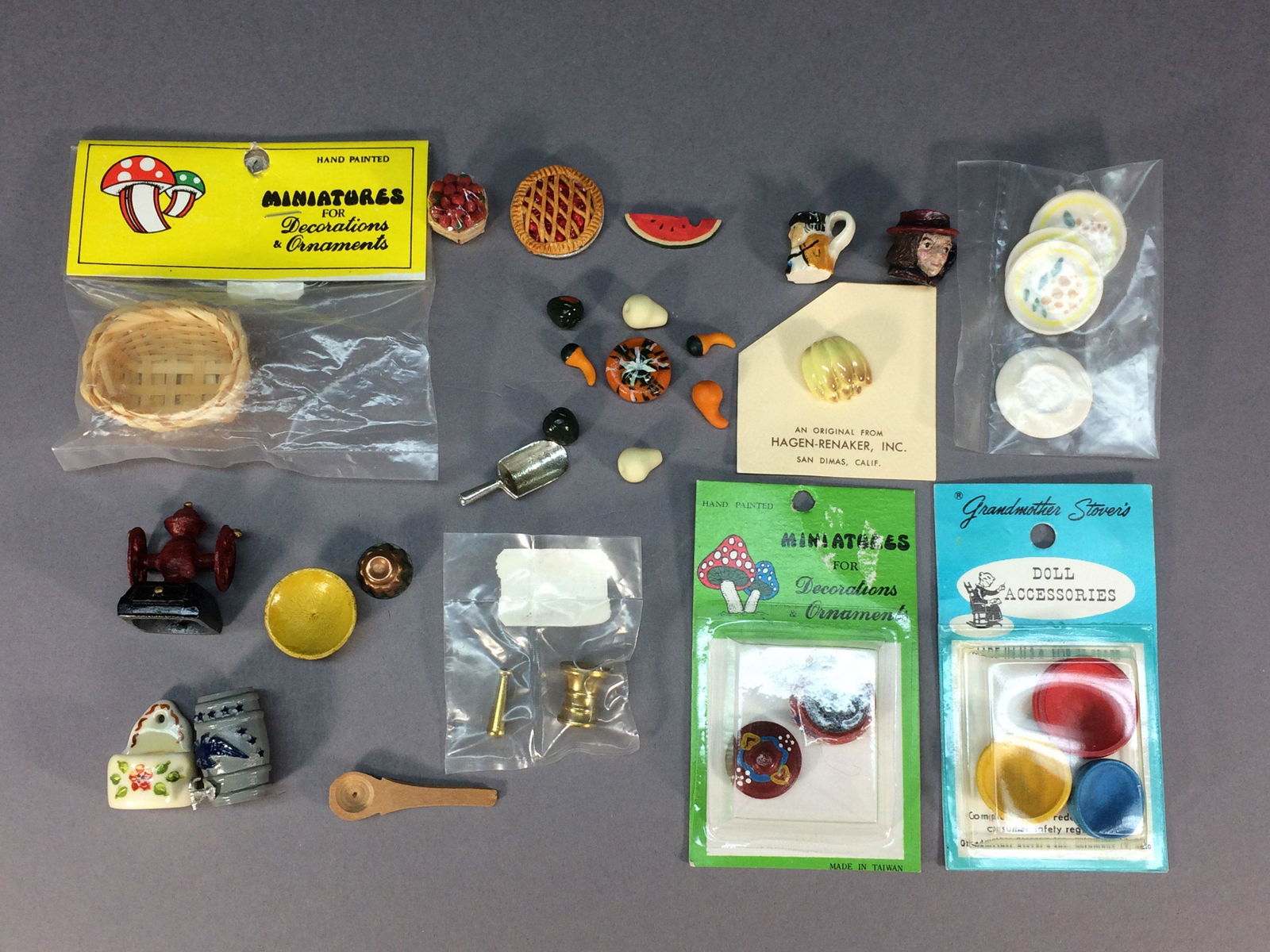 Dollhouse Miniature Food and Kitchen Accessories (1 of 14)