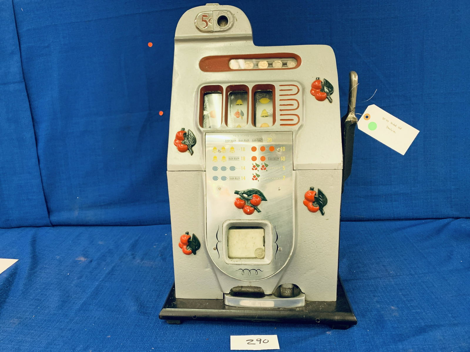 Mills Cherry 5 cents Slot Machine (1 of 12)