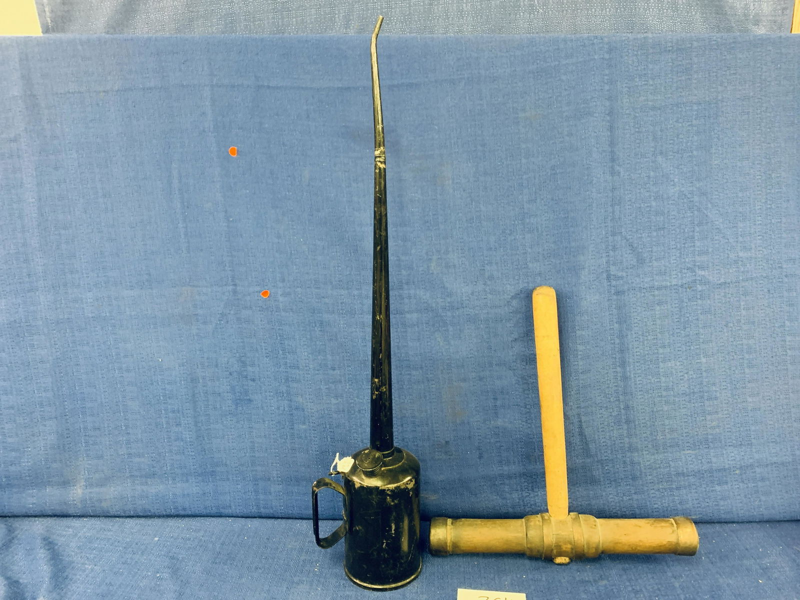 Eagle Oil Can & Wood/Brass Mallet (1 of 7)